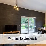 Familienfreundliche Mit Grossem Garten, Spielplatz, Privatem Badefass & Sauna