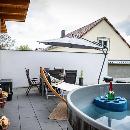 Familienfreundliche Mit Grossem Garten, Spielplatz, Privatem Badefass & Sauna